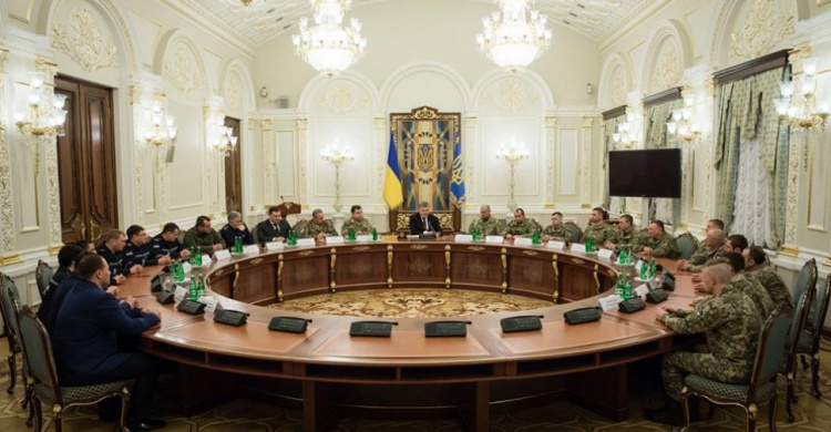 Президент Украины наградил отличившихся защитников Авдеевки (ФОТО)
