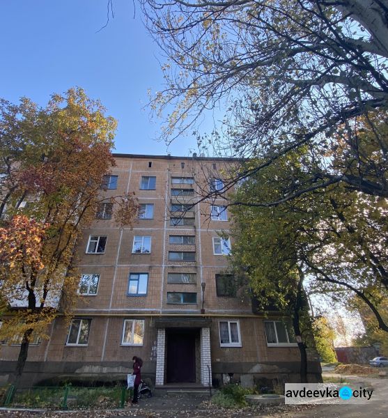 Тепло, уют, модернизация: еще один дом в Авдеевке получит новые энергосберегающие окна благодаря конкурсу «Преобразим Авдеевку вместе!»