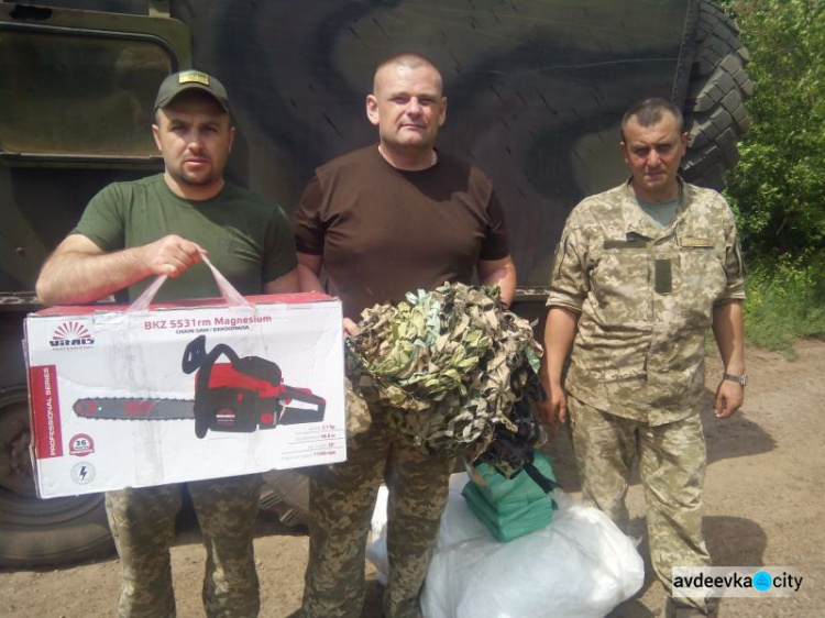 Защитники Украины на Донбассе получили гвозди, гель и маскировку (ФОТО)