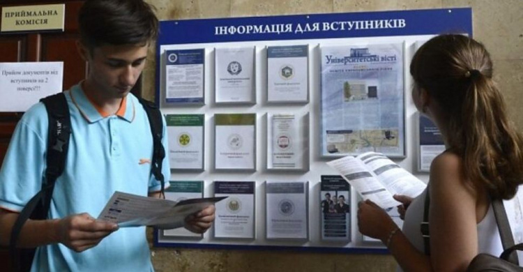 Від 500 до 1300 $: скільки коштує навчальний рік у п’ятірці вишів Донбасу