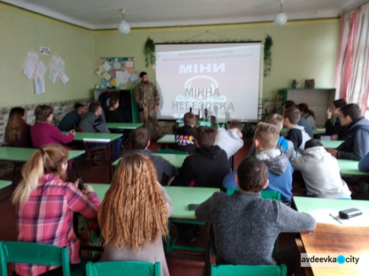 Авдеевские «симики» вновь передали помощь военным и местному населению