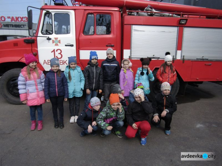 Школьники побывали в гостях у авдеевских спасателей (ФОТОФАКТ)