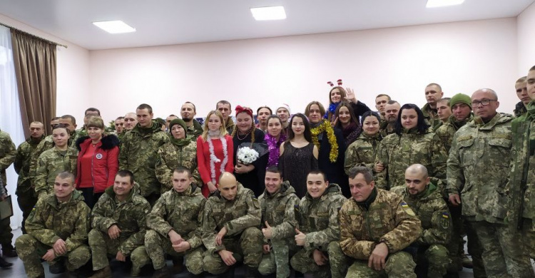 Защитники Авдеевки посетили новогодний  концерт