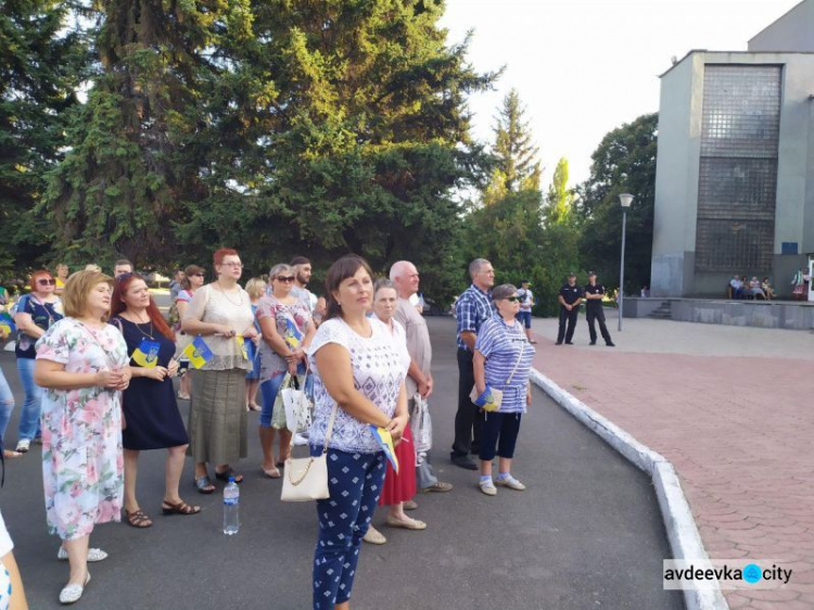 День независимости в Авдеевке: награждения, метания красок и концерт (ФОТОРЕПОРТАЖ)