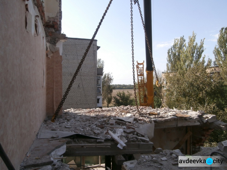 Еще три  пострадавших при обстрелах дома восстановлены в Авдеевке