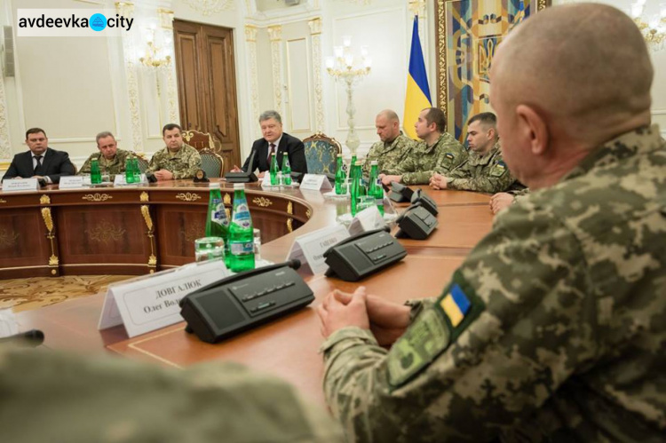 Президент Украины наградил отличившихся защитников Авдеевки (ФОТО)