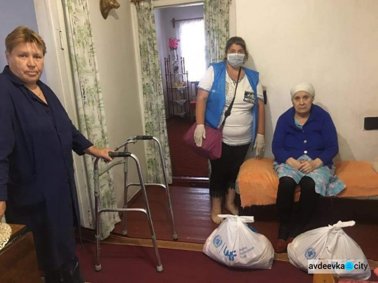 Жители Ясиноватского района получили 300 продуктовых наборов