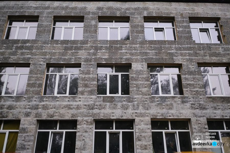 В Авдеевке ускорились темпы капремонта опорной школы