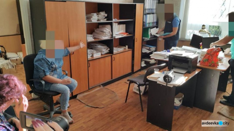 В Донецкой области задержаны участники преступной схемы, наживавшиеся на переселенцах