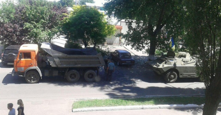 Как в Авдеевке по улицам бронированную технику возили (ФОТОФАКТ)