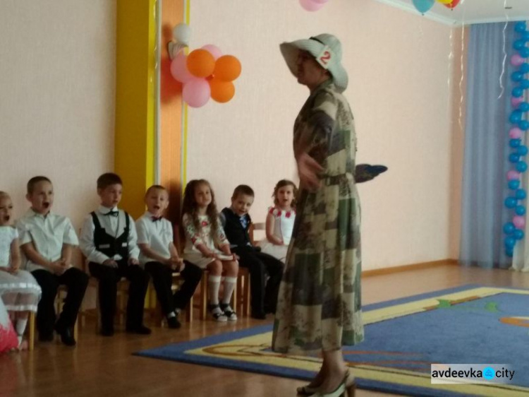 Авдеевские малыши прощались с беззаботным детством (ФОТО)
