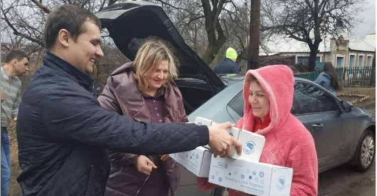 Многодетные семьи Авдеевки получили подарки из Великобритании