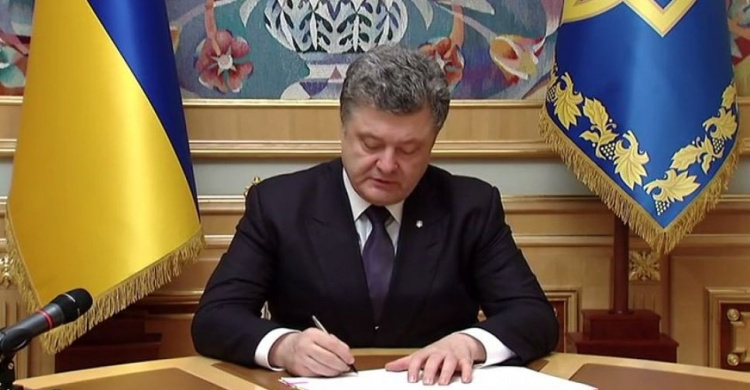 Порошенко заверил, что подпишет закон о деоккупации Донбасса
