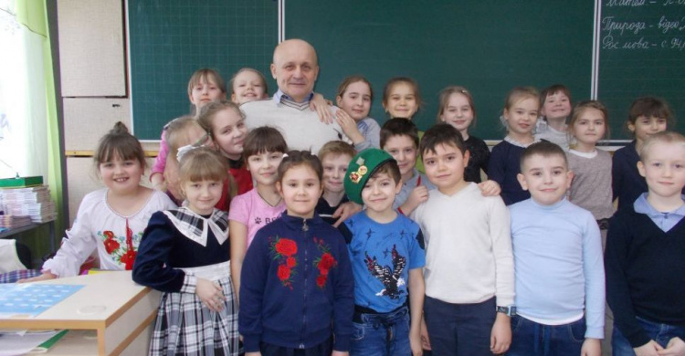Учні Авдіївки зустрілись із учасником бойових дій на території Афганістану (ФОТО)