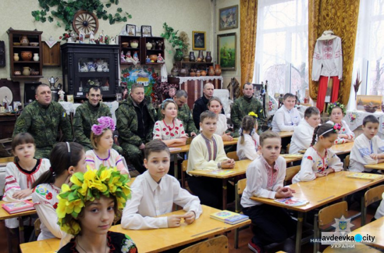 К школьникам Авдеевки пришли одесские правоохранители (ФОТО)
