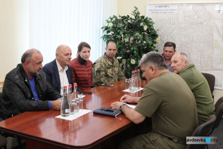 В Авдеевку прибыли представители Верховной Рады и Бельгии: опубликованы фото