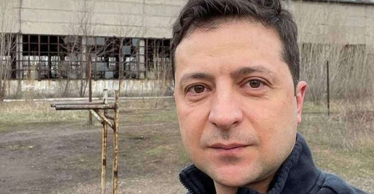 Зеленський показав селфі з "промки" в Авдіївці
