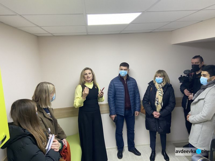 Представники іноземної делегації відвідали соціально значущі об’єкти прифронтової Авдіївки