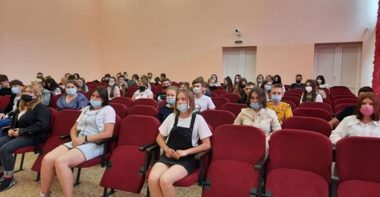 Авдіївські фахівці провели для учнів ЗОШ смт. Очеретине профорієнтаційний вебінар