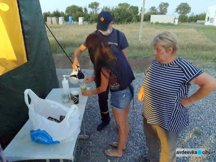 Миссия «Пролиска» продолжает поддерживать людей, ожидающих коридор для прохода не неподконтрольную территорию