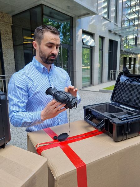 Наближаємо перемогу України: Метінвест передав військовим 120 тепловізорів
