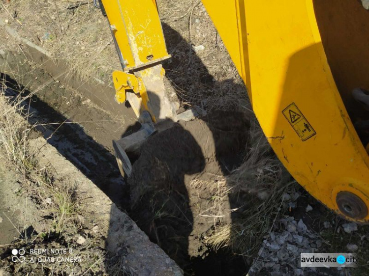 Авдеевские коммунальщики наводят чистоту в городе (ФОТОФАКТ)