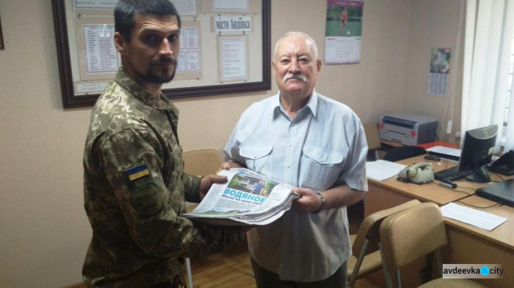 "Симики" помогли доставить в прифронтовую зону гуманитарку, воду и прессу (ФОТО)