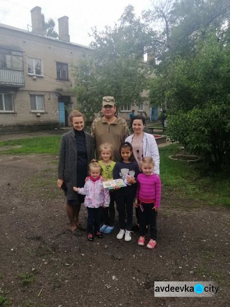 В Авдеевке подвели итоги конкурса рисунков на асфальте и викторины "Сказочные чтения"