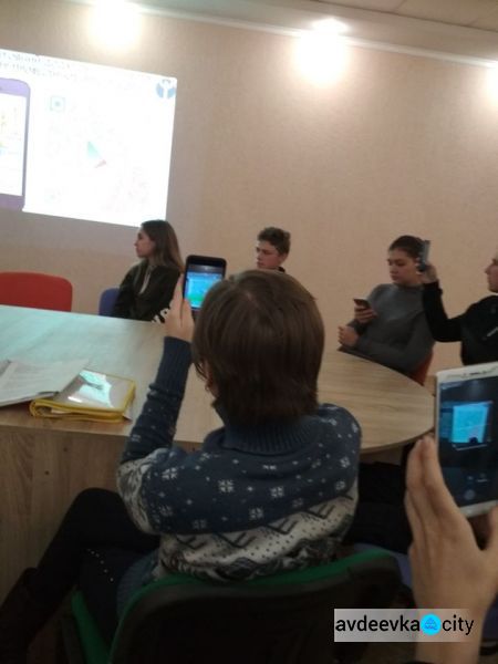 Авдеевские специалисты знакомят школьников с миром профессий (ФОТО)