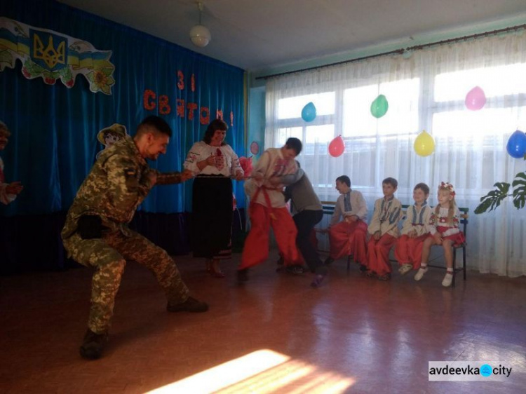 Необычные авдеевские дети удивили выступлением (ФОТО)