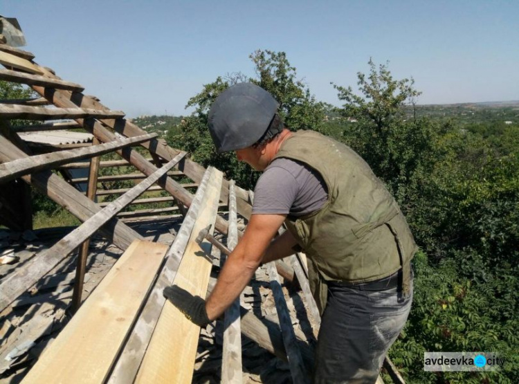 В прифронтовой Авдеевке "вернули к жизни" 566 поврежденных обстрелами домов (ФОТО)