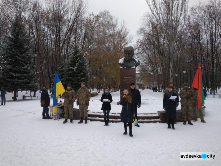 В Авдіївці відзначили День Гідності та Свободи: привітання, нагородження і зворушливий вірш дитини (СВІТЛИНИ)