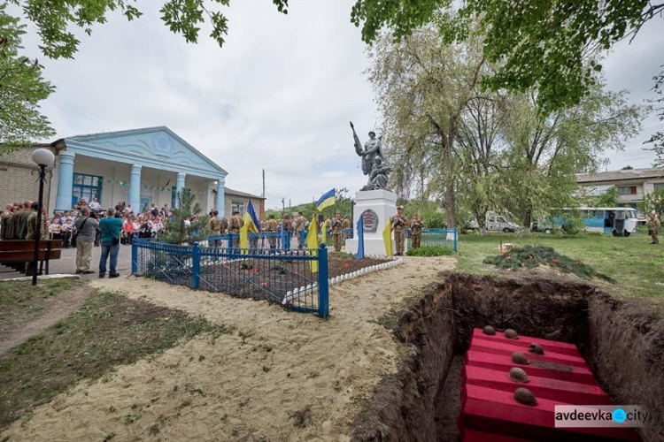 Останки 140 воинов Второй мировой войны перезахоронили в Донецкой области (ФОТО)