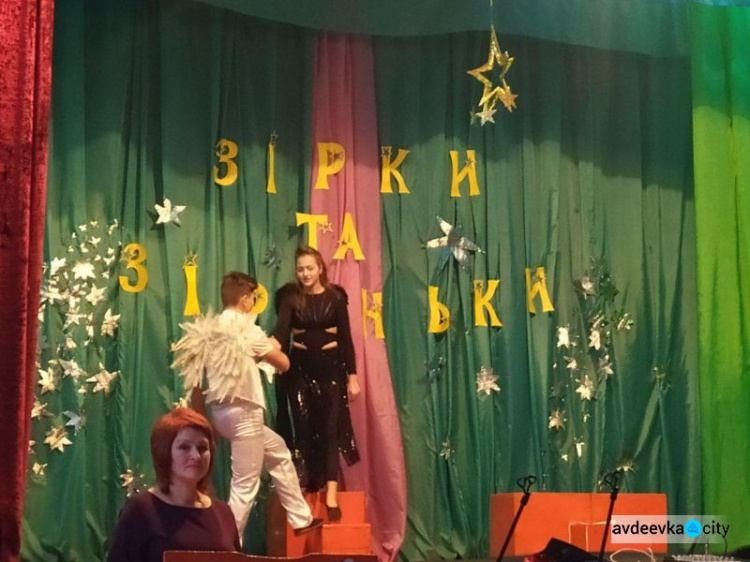 Яскраве талант-шоу влаштували учні авдіївської школи (ФОТО)