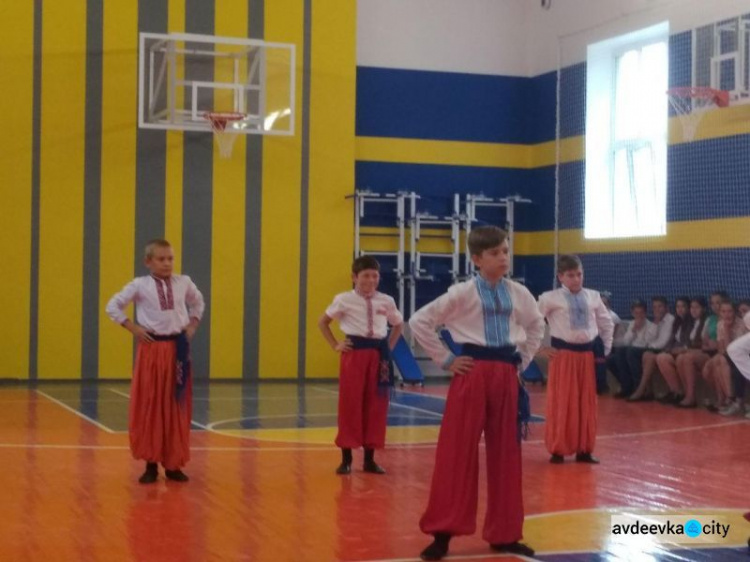В авдеевской школе торжественно открыли отремонтированный спортзал и новые раздевалки  (ФОТО)
