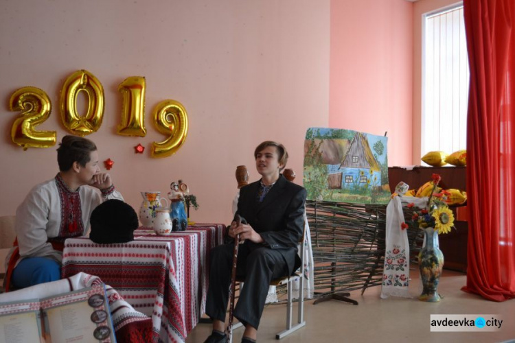 Вікторини, радіодиктант, фестиваль, музей: діти Авдіївки яскраво відзначили День української писемності та мови (ФОТО)