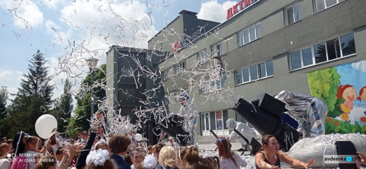 На площади Дворца культуры состоялся грандиозный праздник в честь Дня защиты детей (ФОТОФАКТ)