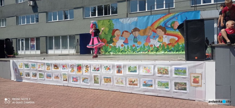 На площади Дворца культуры состоялся грандиозный праздник в честь Дня защиты детей (ФОТОФАКТ)