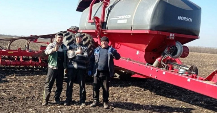 Незважаючи на активні бойові дії, на Донеччині триває посівна кампанія