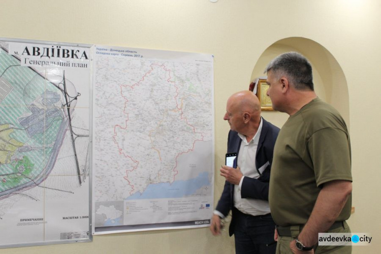 В Авдеевку прибыли представители Верховной Рады и Бельгии: опубликованы фото