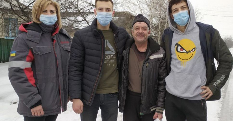 С заботой от Метинвеста: авдеевские коксохимики вручили ветеранам предприятия и ликвидаторам аварии на ЧАЭС продуктовые наборы 