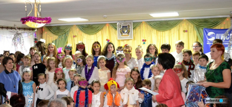 В Авдеевке звучали новогодние хиты