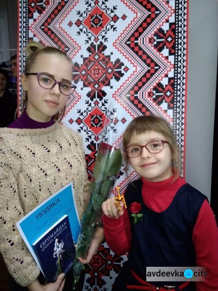 Осмислення Євромайдану : в Авдіївці пройшли літературні читання (ФОТО)