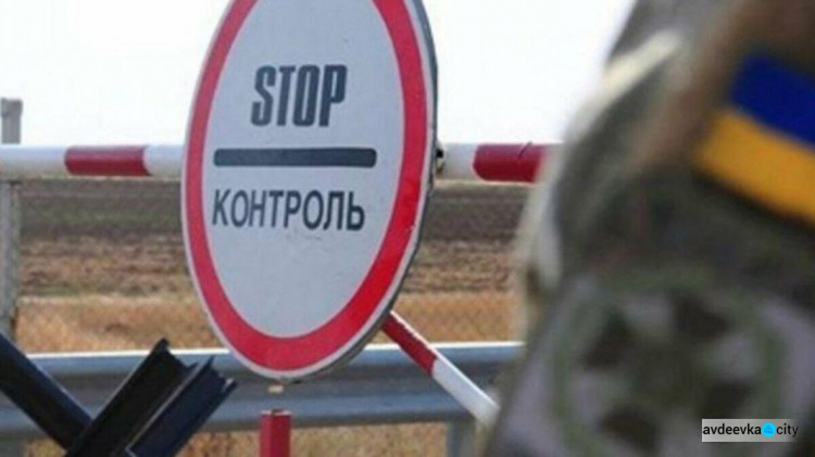Виїхав за кордон - втратив виплати: в українців забиратимуть одну з допомог