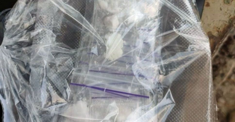 Жителю Авдеевки прислали наркотики в посылке