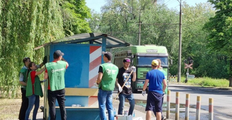 Переселенці з Авдіївки приєдналися до волонтерського руху "Дбаємо разом" від громадської спілки "Зелений центр Метінвест"