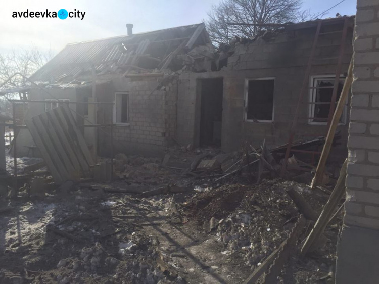 Погибшую женщину  обнаружили в Авдеевке  после утреннего обстрела (ФОТО)