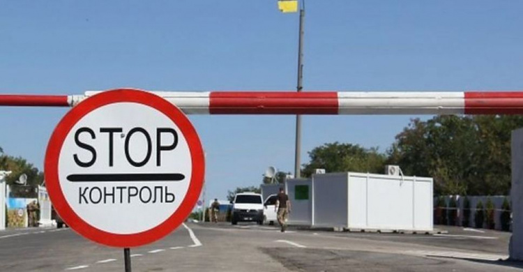 Ситуация на донбассских КПВВ: очереди, "контрабанда" и гуманитарный груз