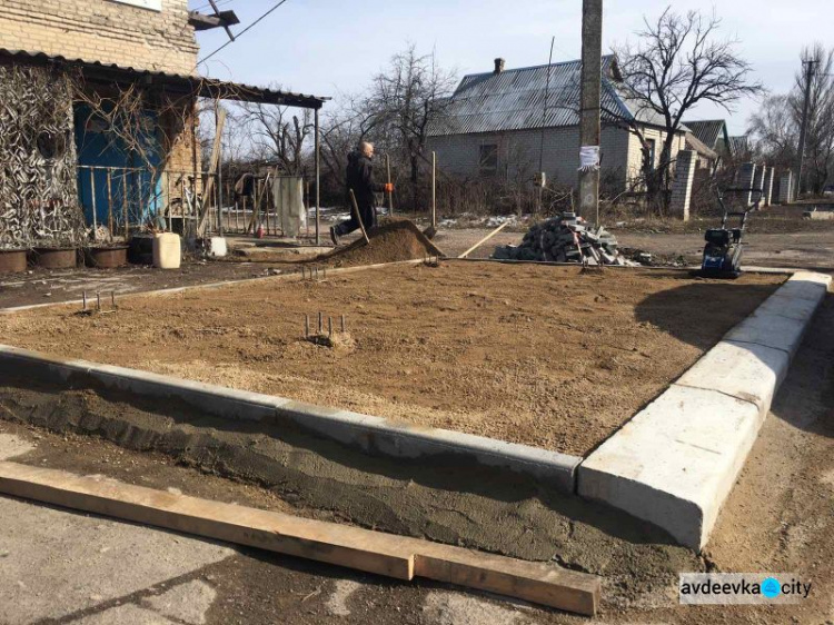 Работа кипит: в Авдеевке появятся еще 10 новых остановочных павильонов (ФОТОФАКТ)