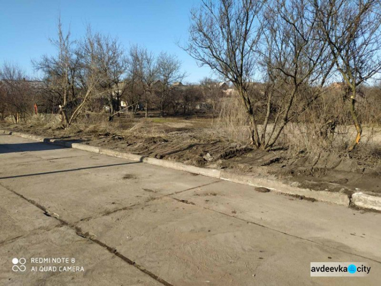 Авдеевские коммунальщики наводят чистоту в городе (ФОТОФАКТ)